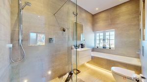 family bathroom- click for photo gallery